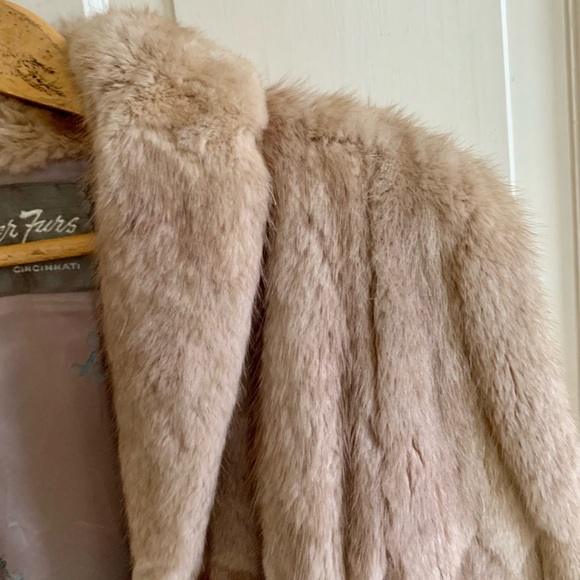 Fur cape made by FETTNER FURS - Picture 6 of 15